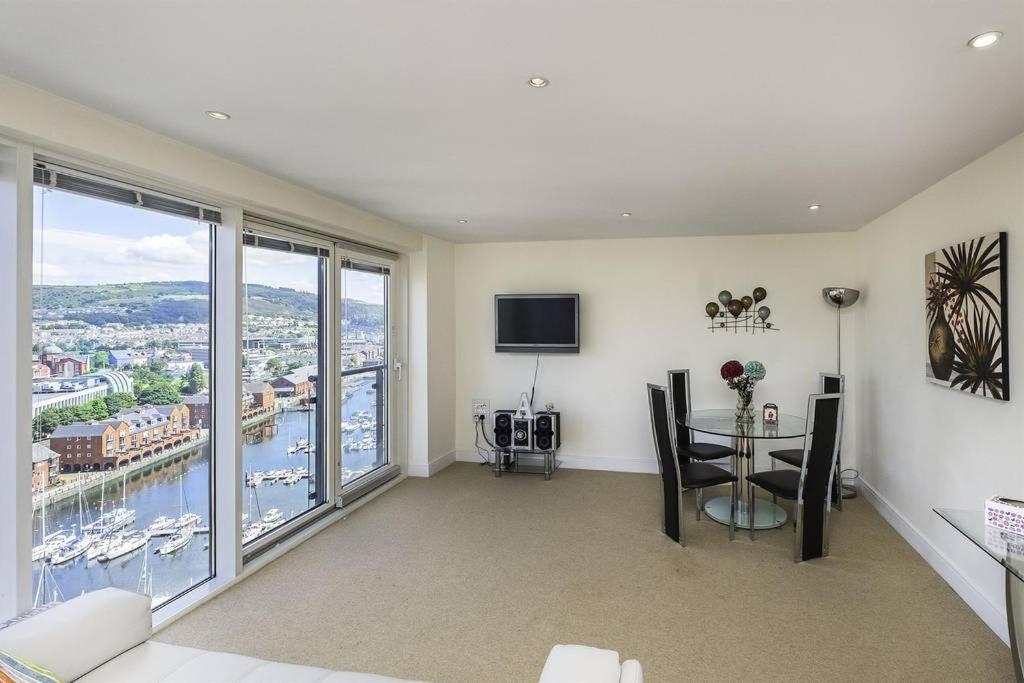 Beach On The Doorstep Meridian Tower Marina Swansea Apartment Bagian luar foto