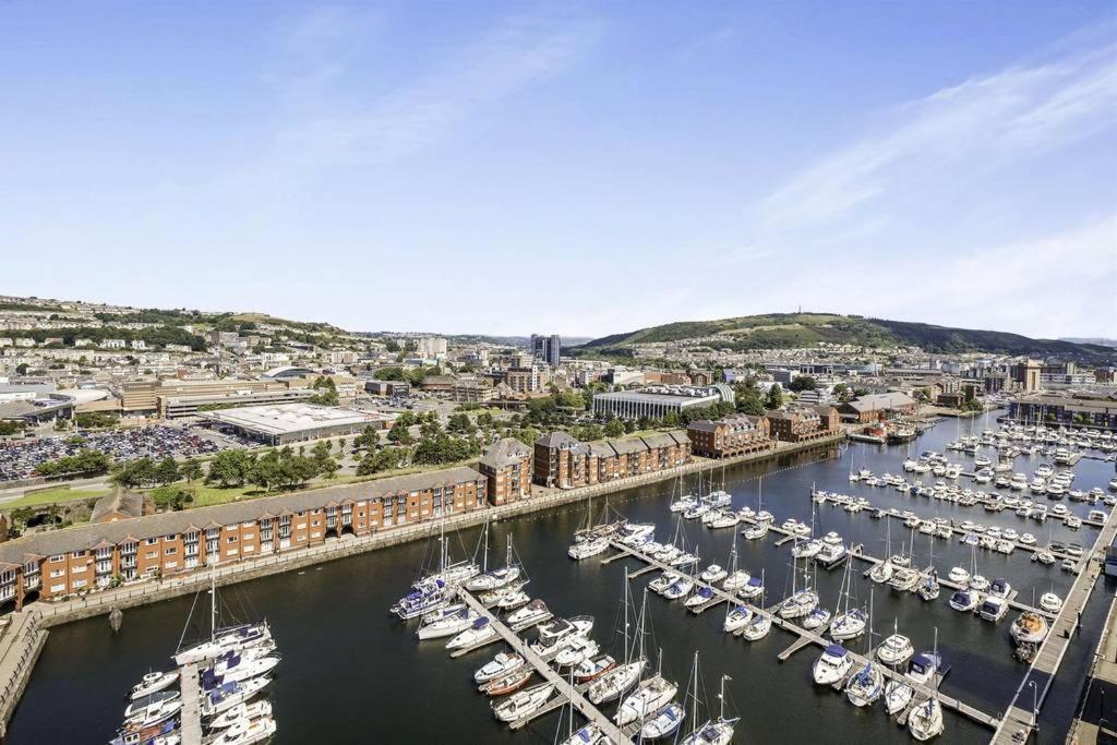 Beach On The Doorstep Meridian Tower Marina Swansea Apartment Bagian luar foto