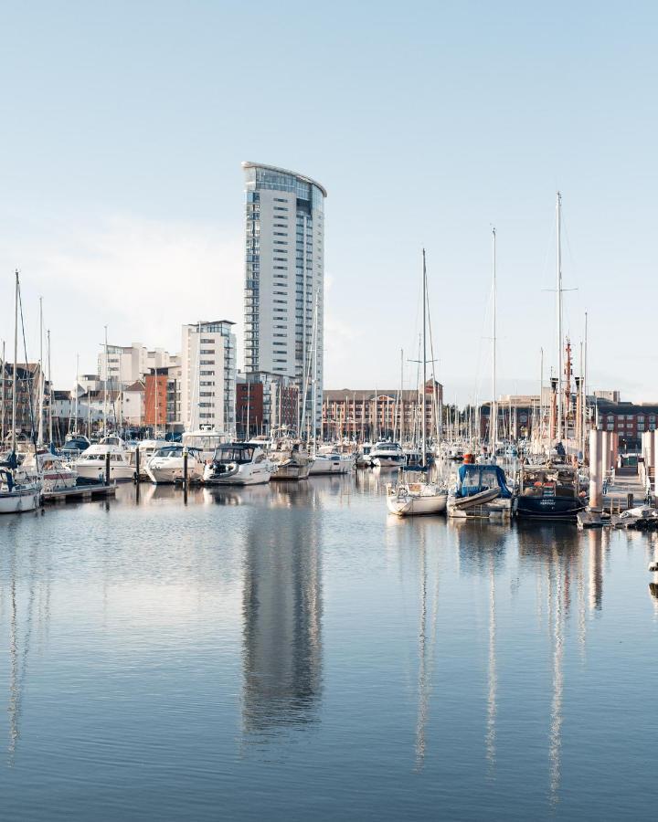 Beach On The Doorstep Meridian Tower Marina Swansea Apartment Bagian luar foto