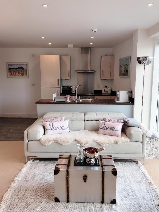 Beach On The Doorstep Meridian Tower Marina Swansea Apartment Bagian luar foto